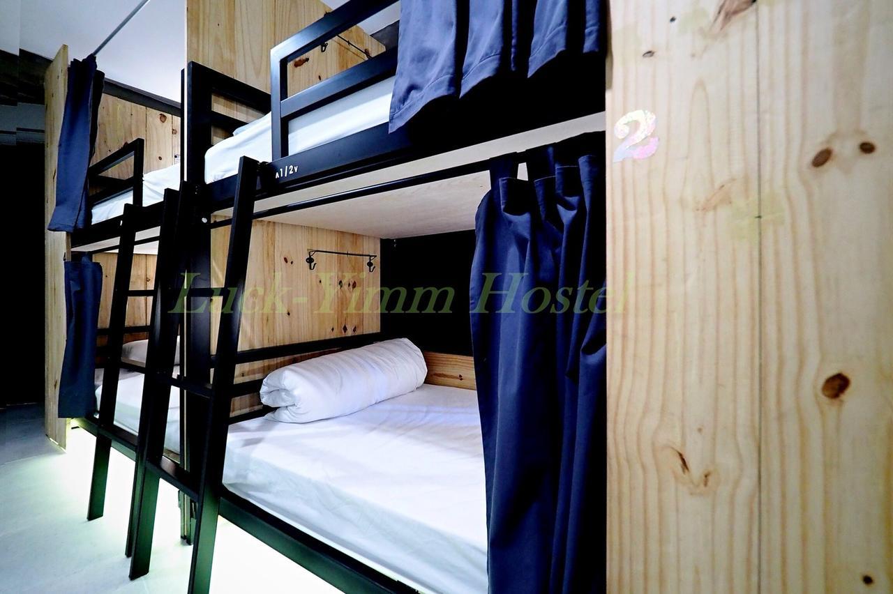 Luck Yimm Hostel (Adults Only) Банкок Екстериор снимка